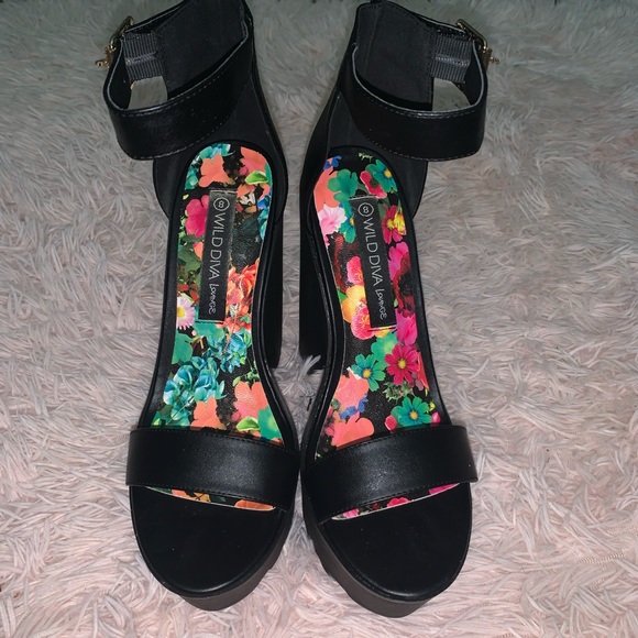 Black Platform Sandals - Picture 2 of 6